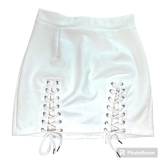 Vestidos Dresses & Skirts - Vestidos mini skirt white w/sexy lace-up front detail Women’s medium | rr9